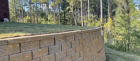 Who Builds the Best Retaining Walls in Spirit Lake, IA?